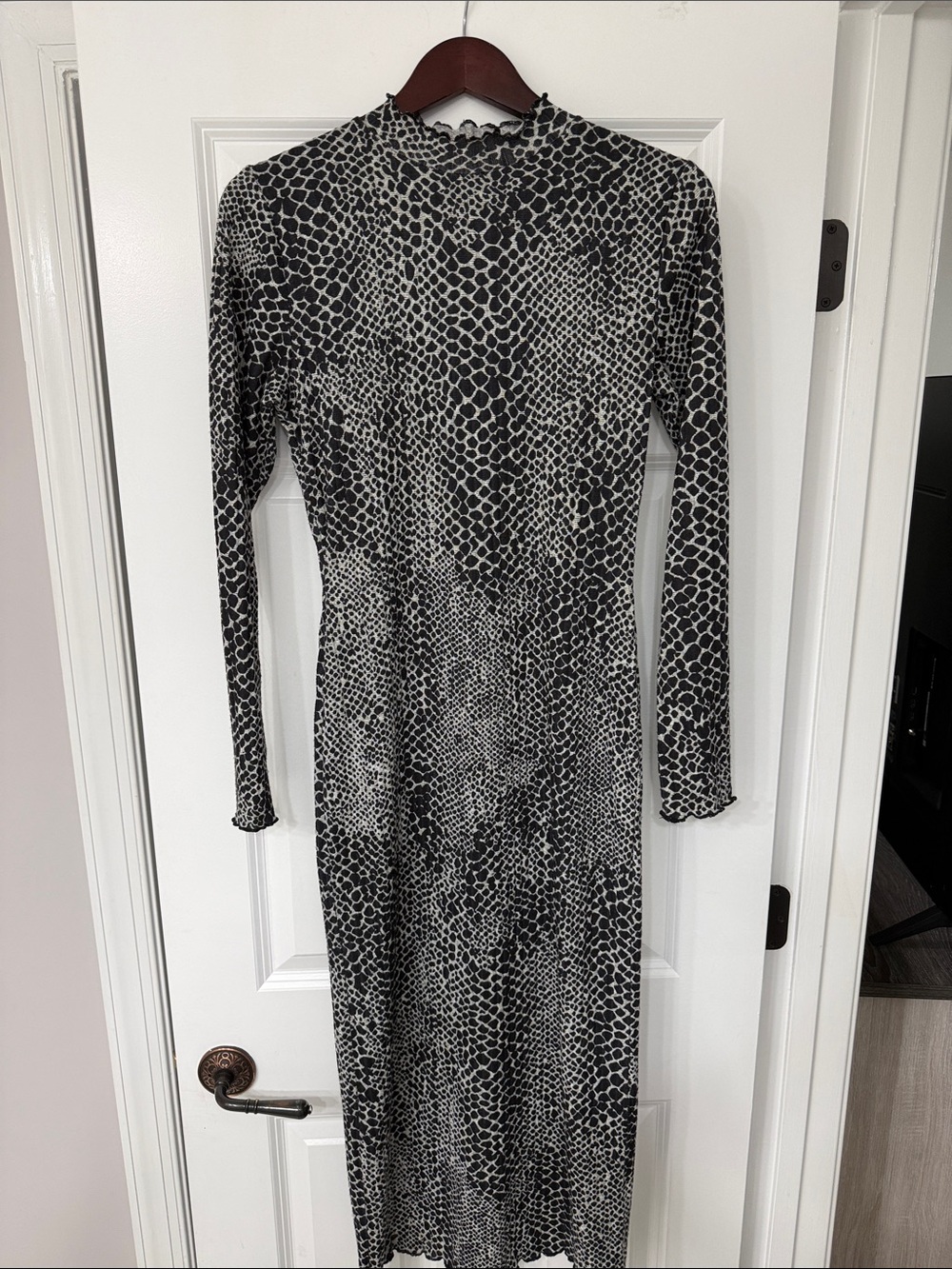 Topshop Black and White Snake-Print Long Sleeve Midi Dress